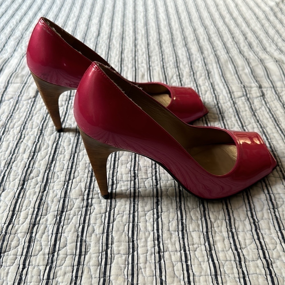 😊Stuart Weitzman Womens Metallic Pink Patent Leather Open Toe Pumps size… - Picture 3 of 16